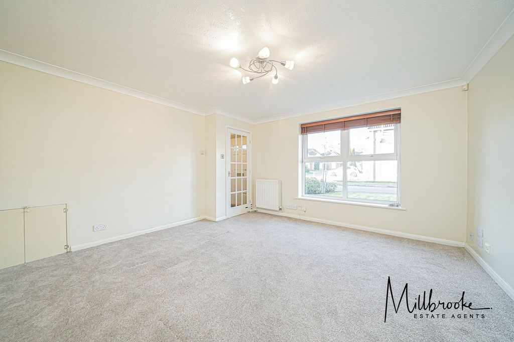 Property photo 3 of 35