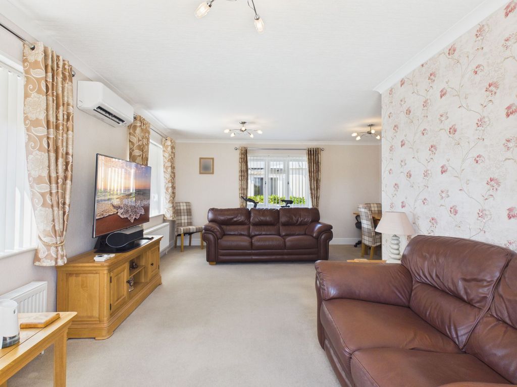 Property photo 3 of 19 Lounge/Reception Room