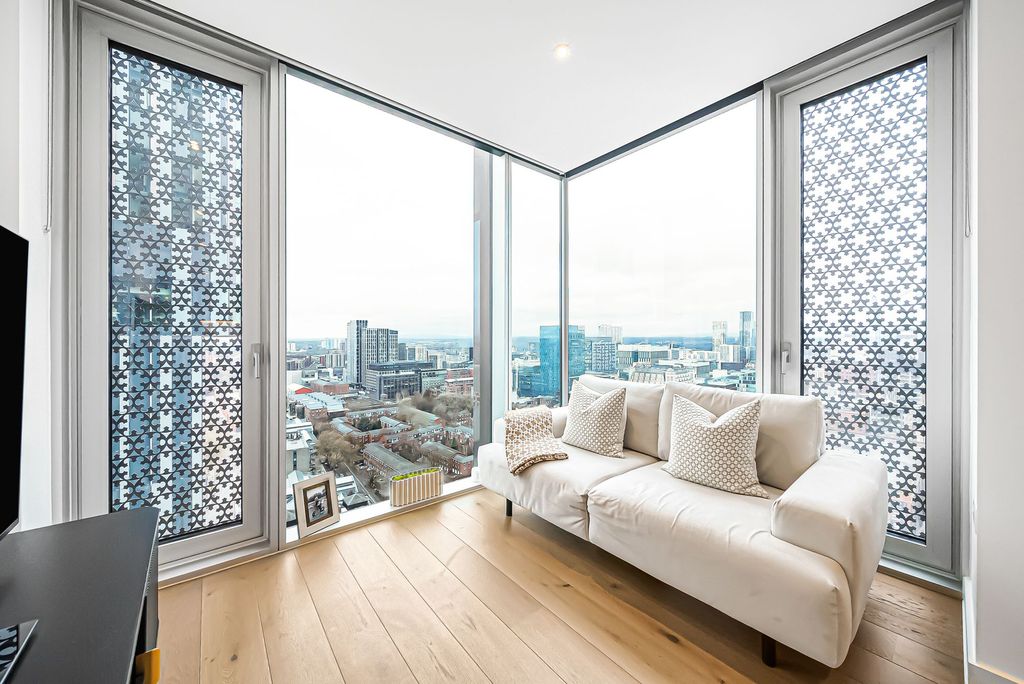 Property photo 3 of 32