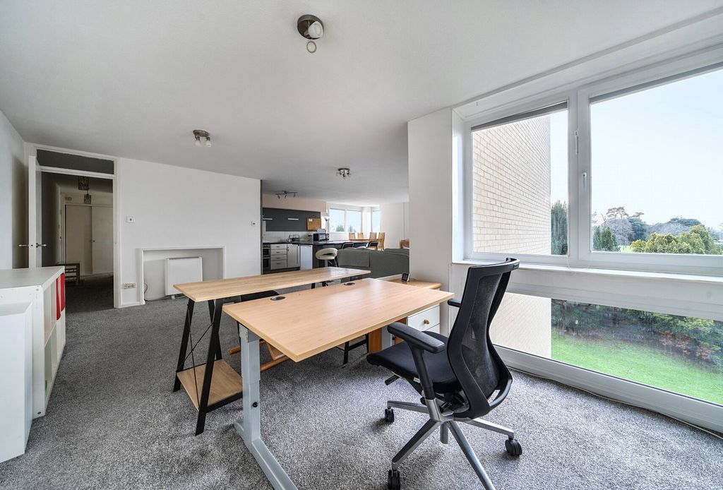 Property photo 2 of 11 Office