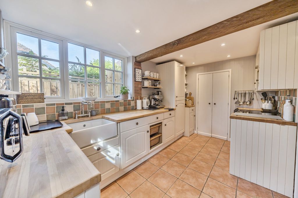 Property photo 2 of 19 Kitchen