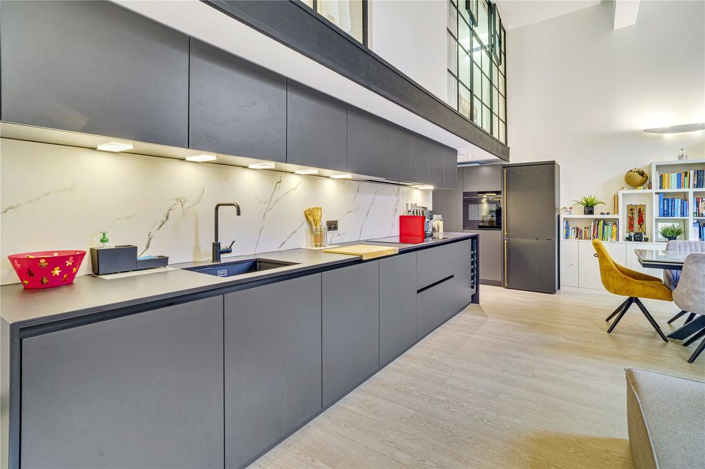 Property photo 3 of 11 Picture No. 14