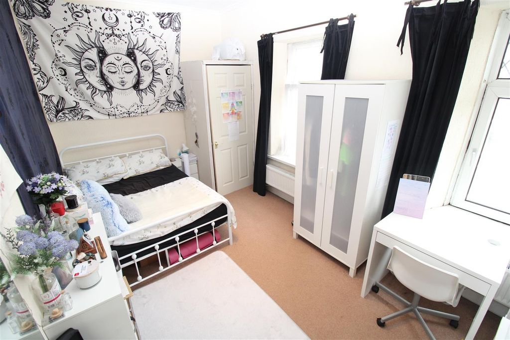 Property photo 1 of 6 Bright Bedroom With Desk And Stylish Decor...