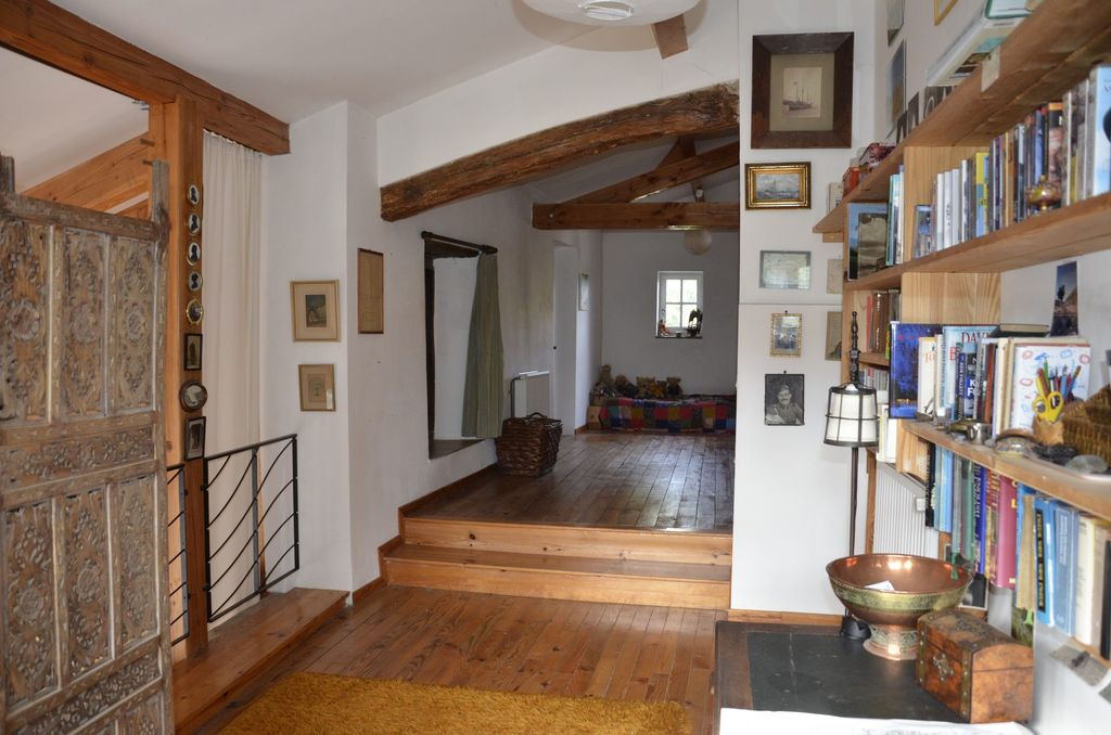 Property photo 3 of 7