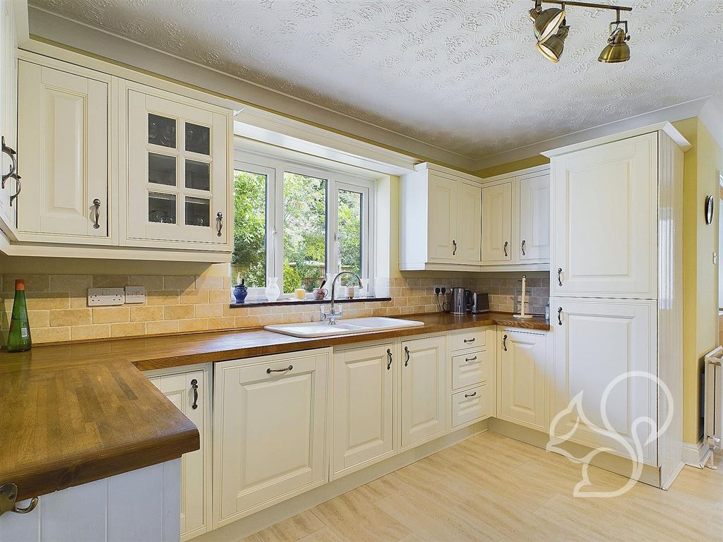 Property photo 3 of 29 Kitchen