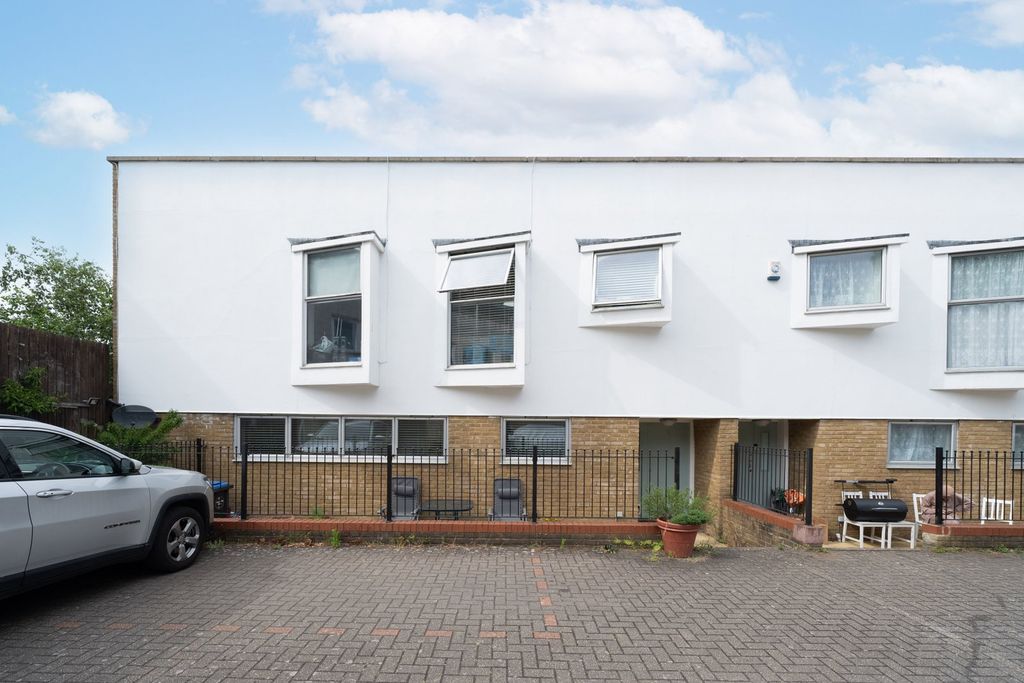 Property photo 3 of 14