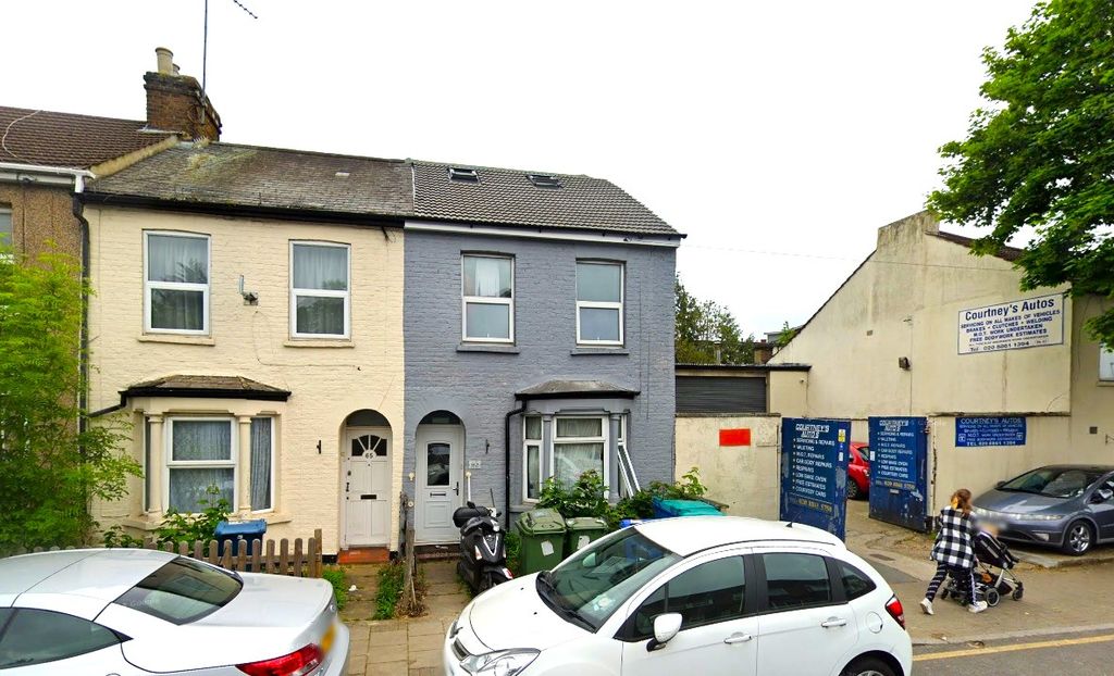 Property photo 1 of 3