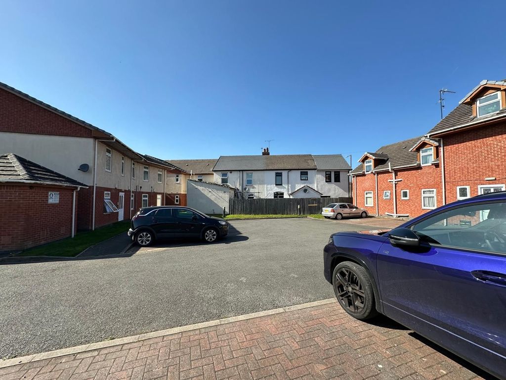 Property photo 2 of 8