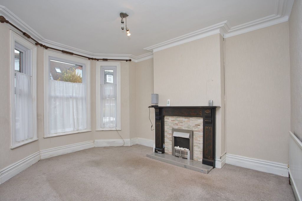 Property photo 2 of 12 Picture 2