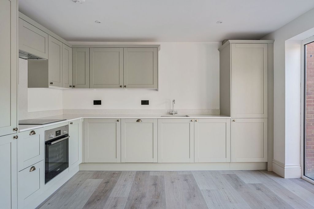 Property photo 2 of 27