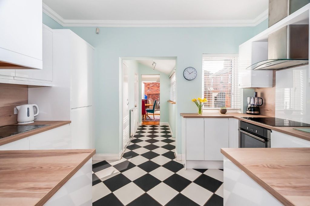 Property photo 3 of 17 43 Greyburn Lane13.Jpg