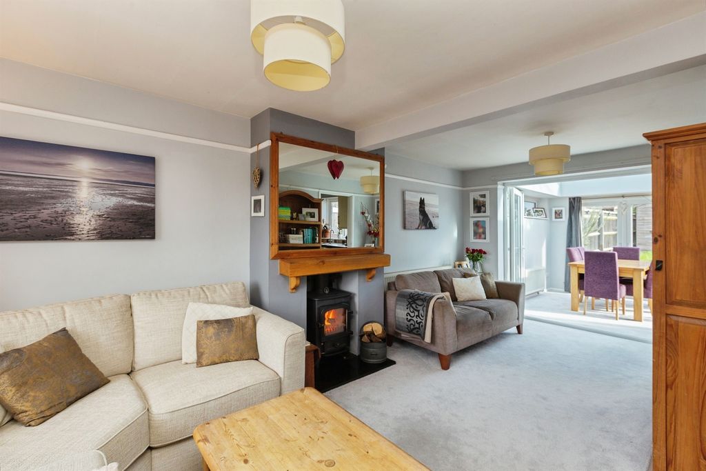 Property photo 2 of 20