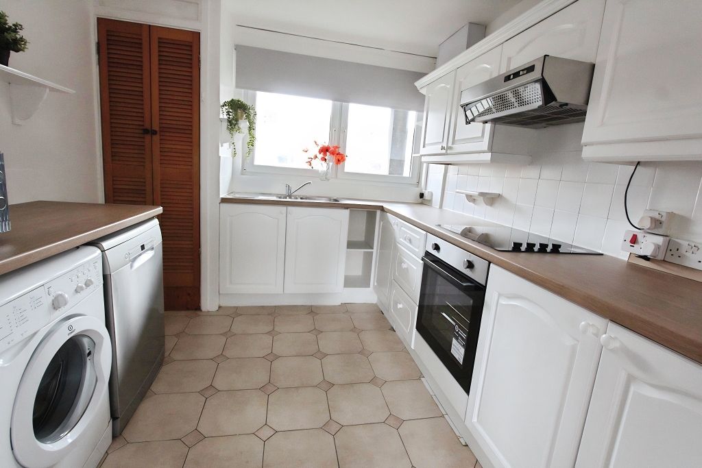 Property photo 3 of 7 Kitchen