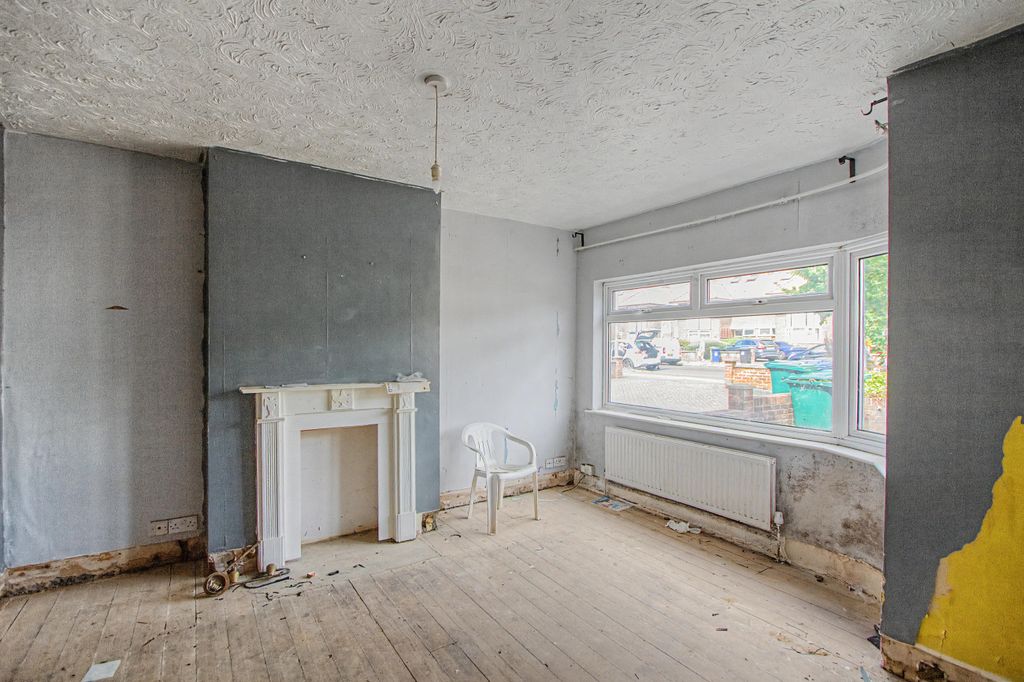 Property photo 3 of 20 5 Devonshire Road, Mill Hill, London, Nw7 1Ne