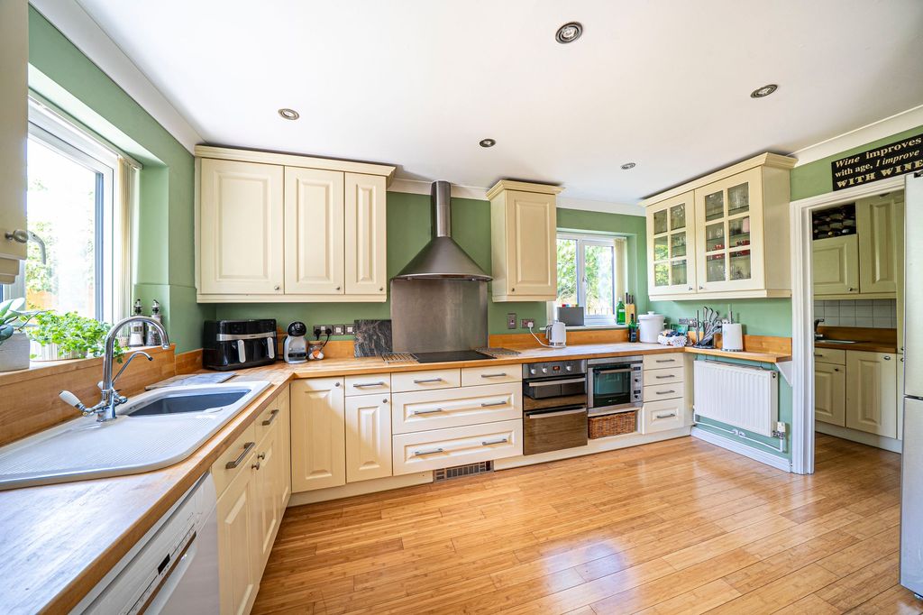 Property photo 3 of 29 Kitchen
