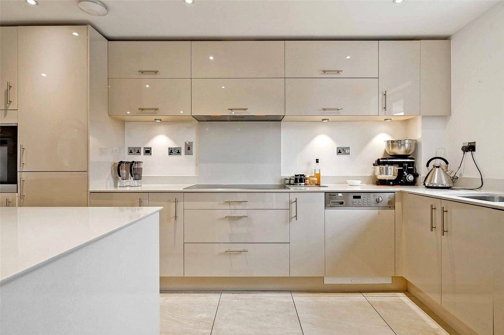 Additional image 8 of 3 bed flat for saleBrocas Street, Eton, Windsor, Berkshire SL4