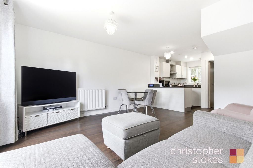 Property photo 2 of 18 5161374