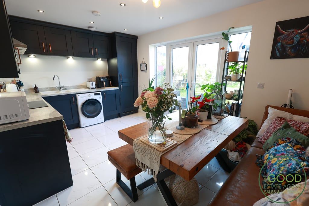 Property photo 2 of 18