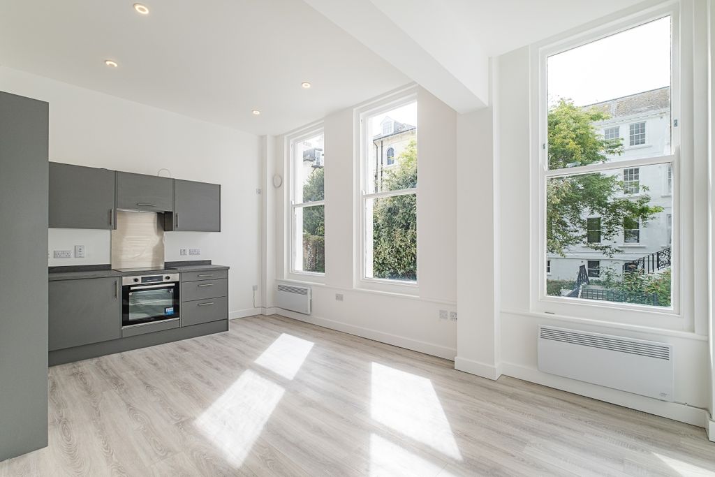 Property photo 3 of 12 2-Esperance-House...