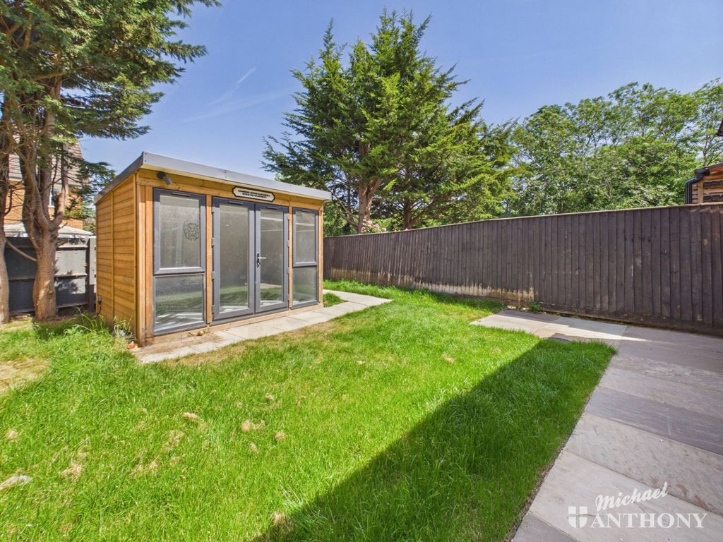 Property photo 3 of 16 Cam03852G0-Pr0676-Still021