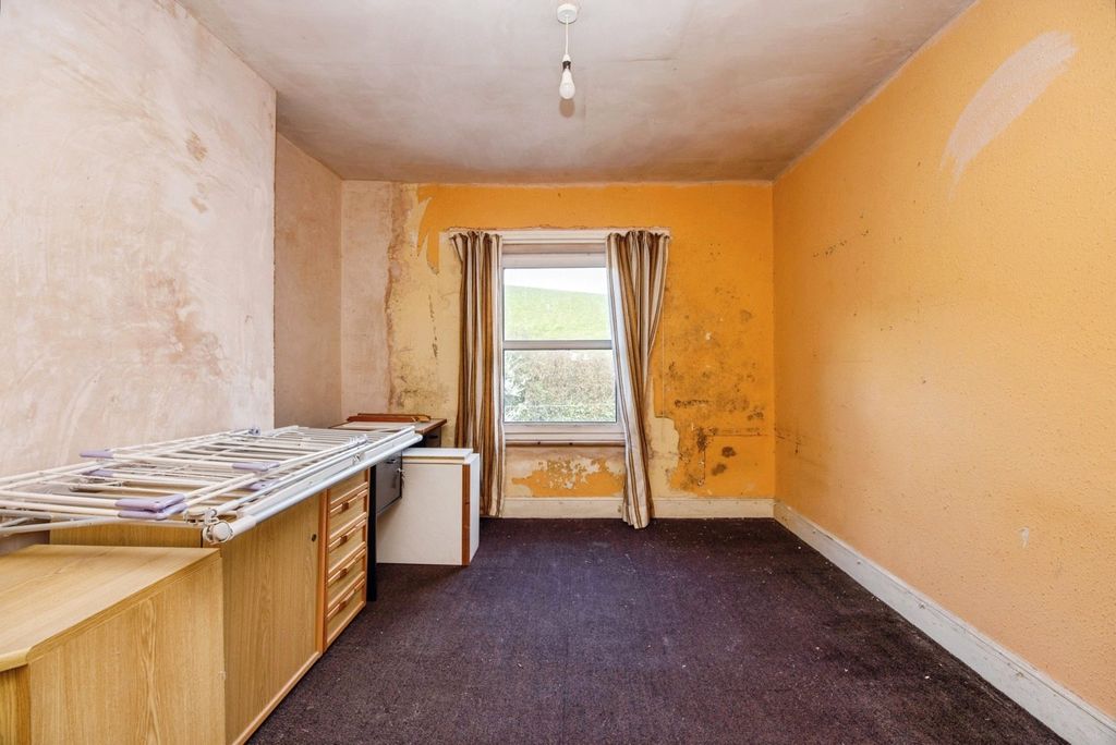 Property photo 3 of 17 Photo