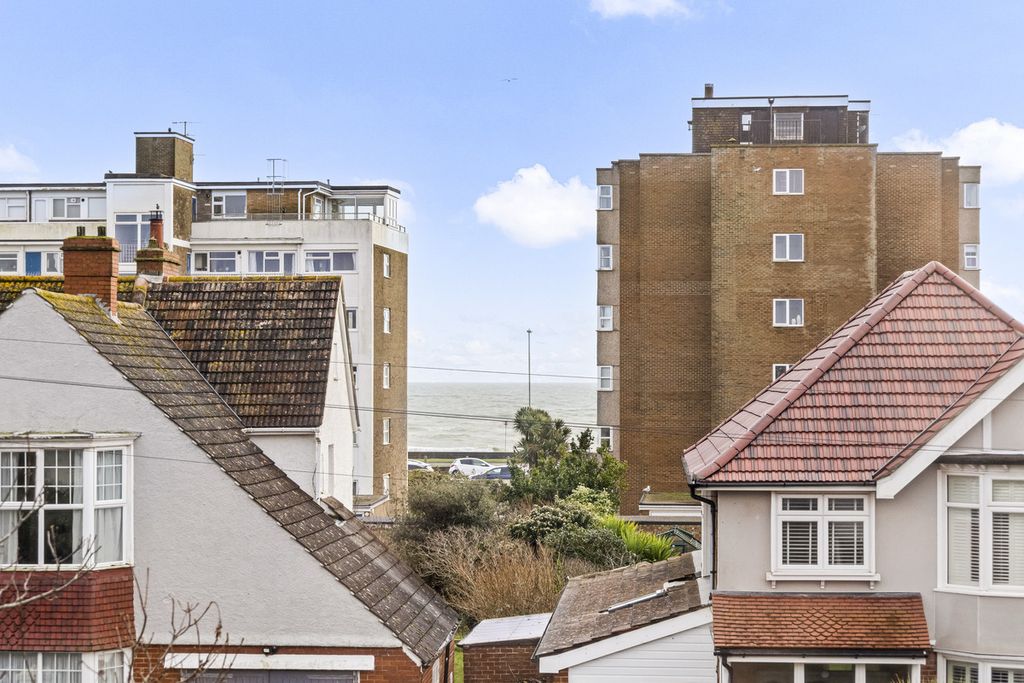 Property photo 2 of 25