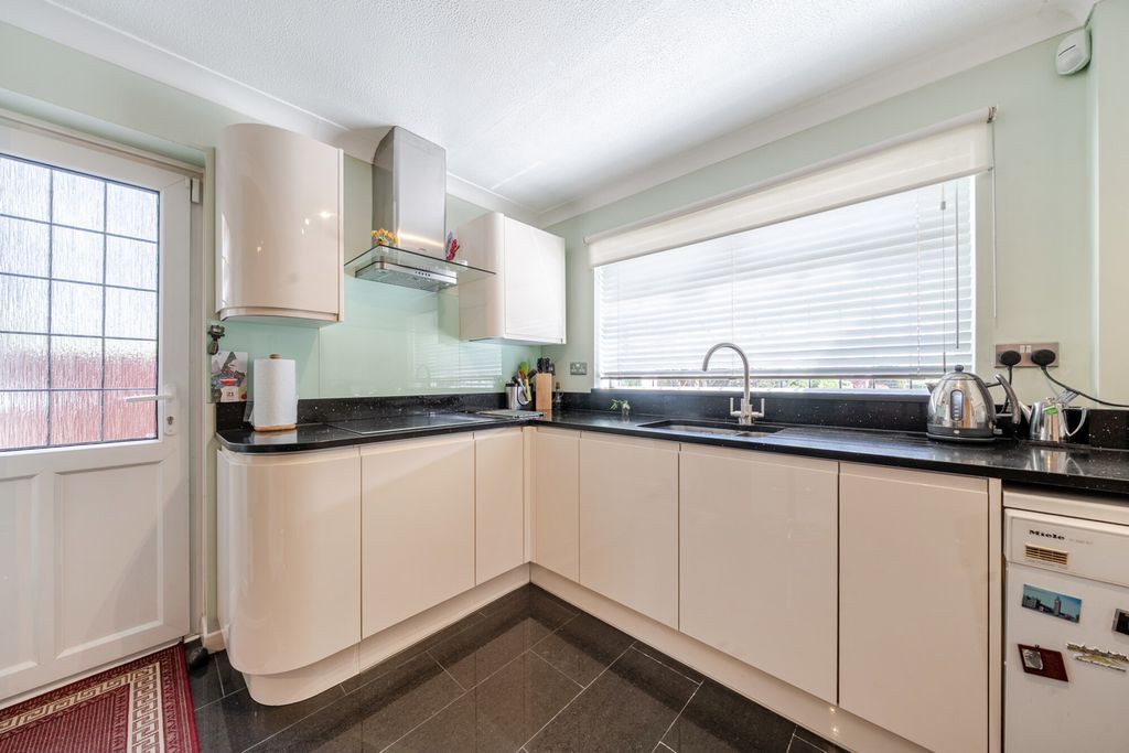 Property photo 3 of 20 Kitchen