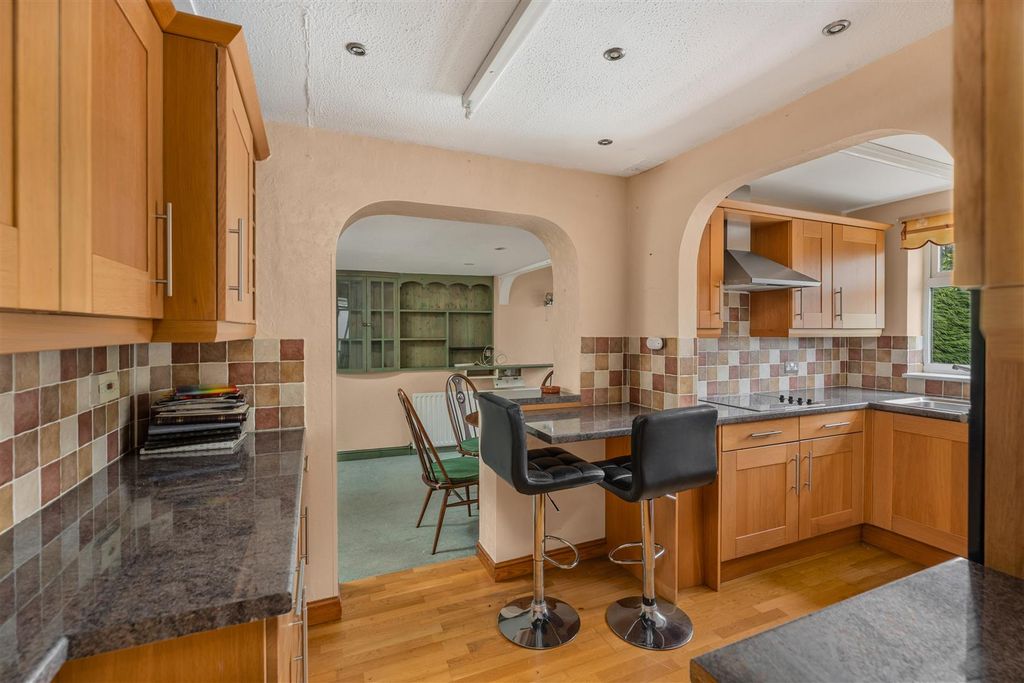 Property photo 3 of 13 3 Oakland Road, Banbury-7.Jpg