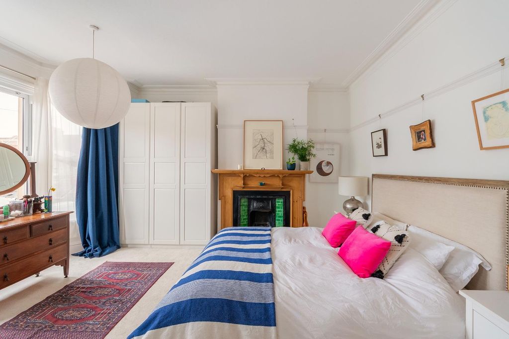 Property photo 3 of 47 4B4Rke - Bedroom J.Jpg