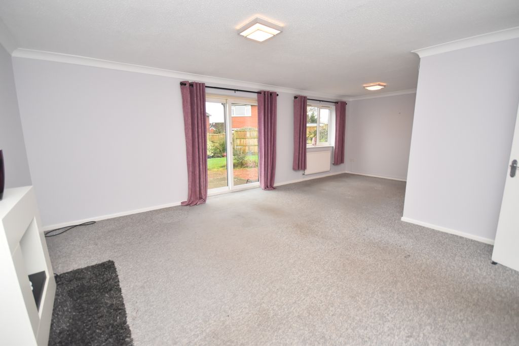 Property photo 3 of 15 Lounge