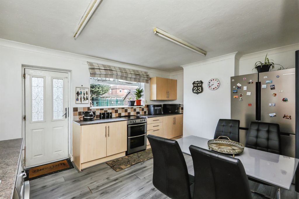 Property photo 2 of 23