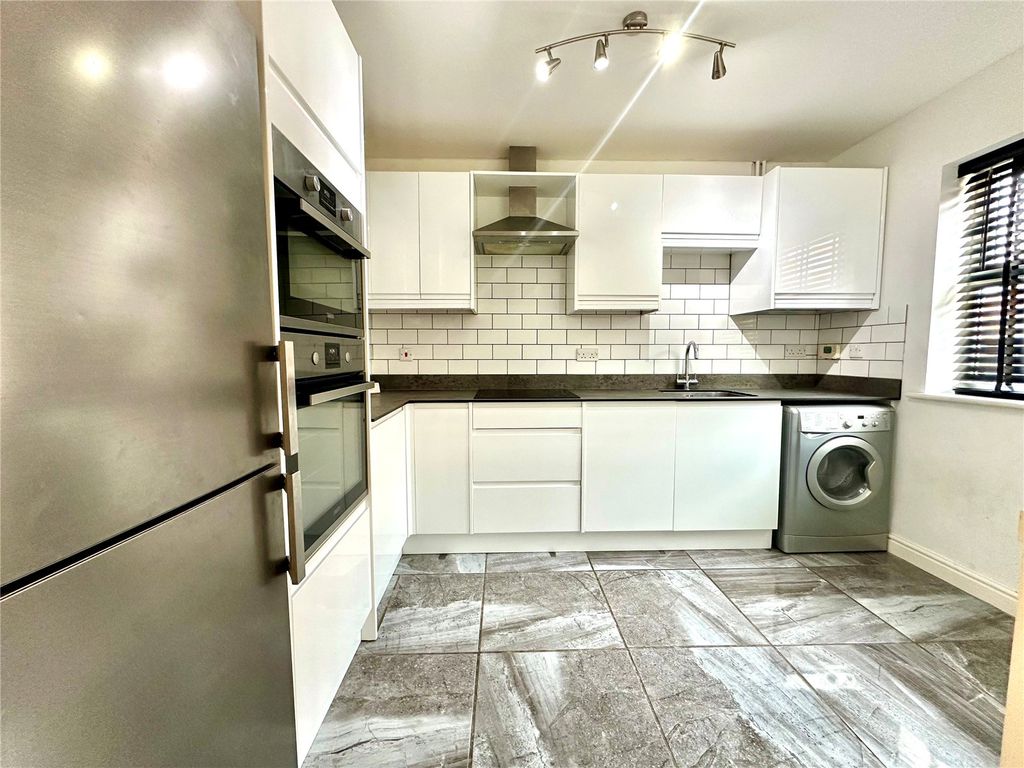 Property photo 2 of 13 Picture No. 14