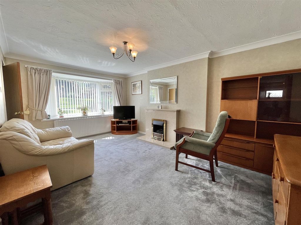 Property photo 2 of 10 Lounge