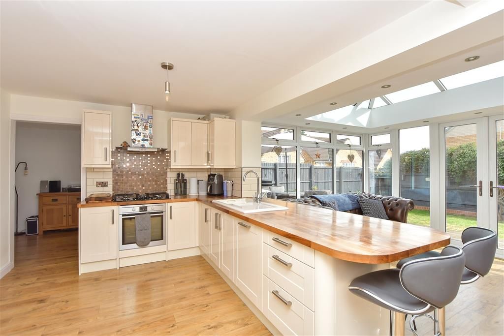 Property photo 2 of 18 Kitchen