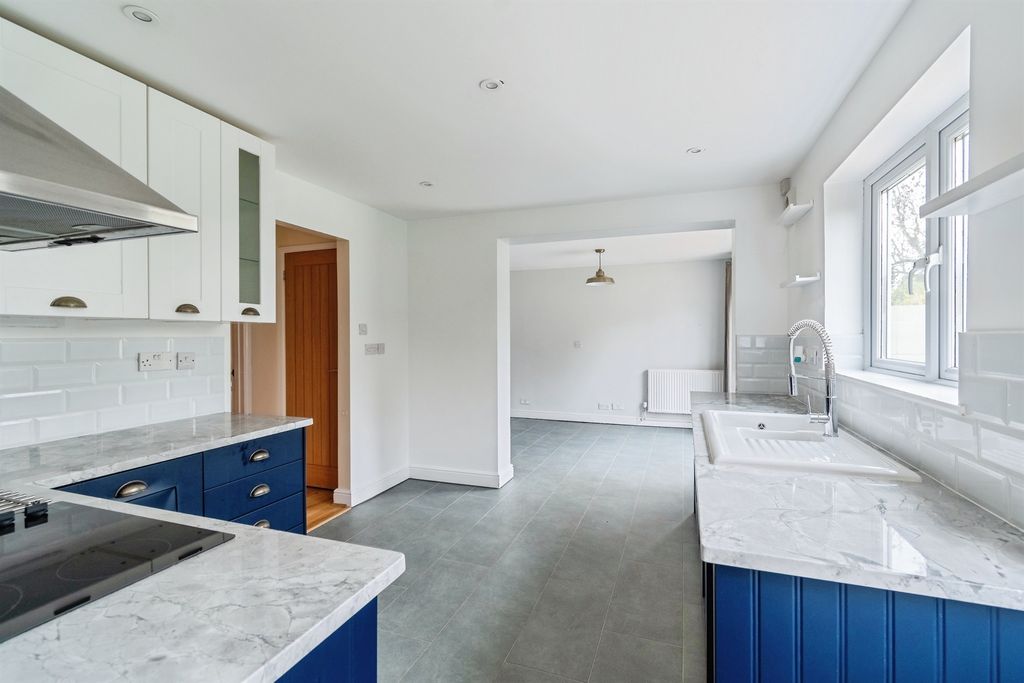 Property photo 3 of 24