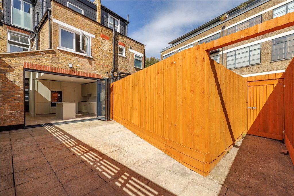 Property photo 2 of 13 Picture No. 16