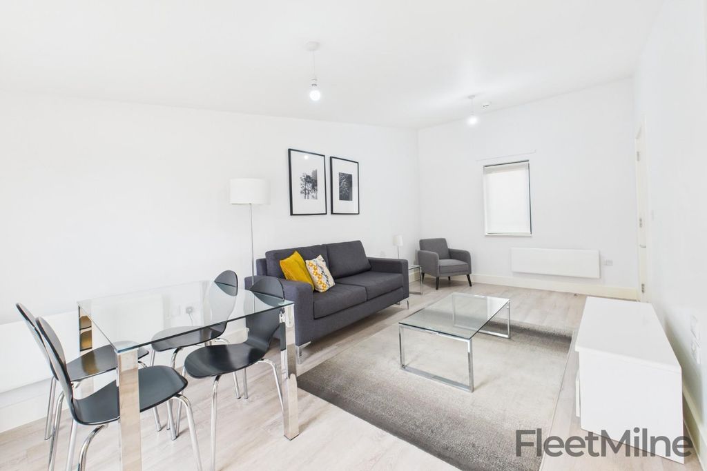 Property photo 2 of 10 Living/ Dining Area