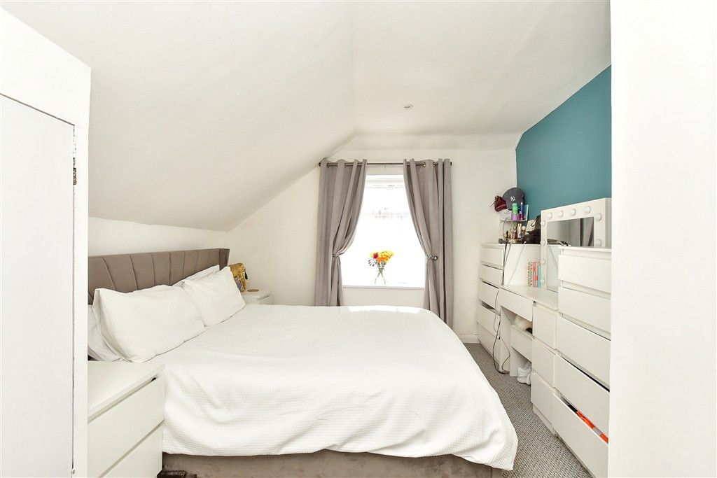 Property photo 1 of 7 Bedroom