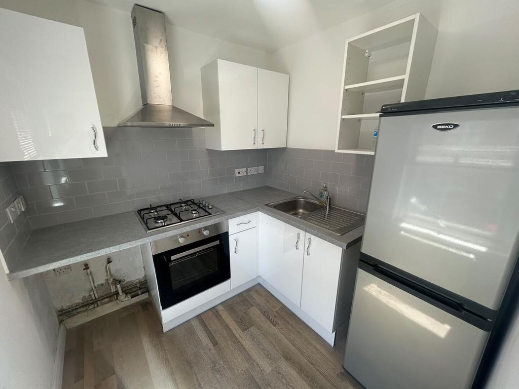 Property photo 2 of 5 Kitchen