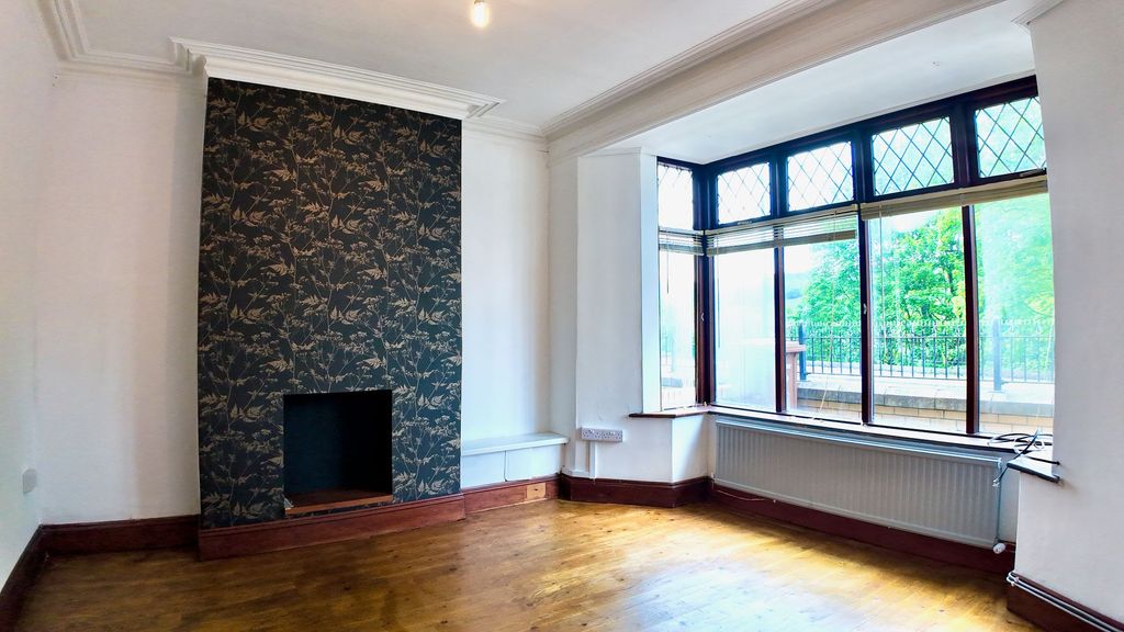 Property photo 2 of 33