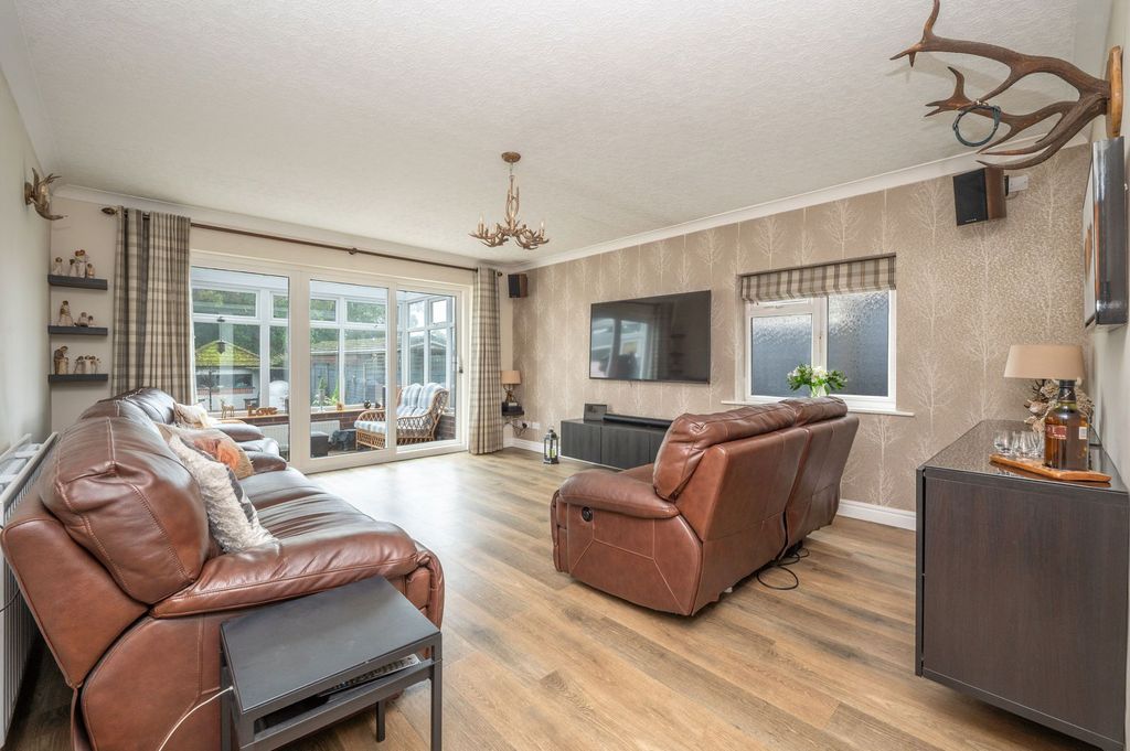 Property photo 3 of 27