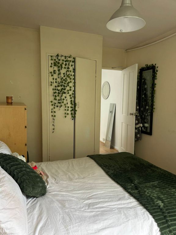 Property photo 1 of 2