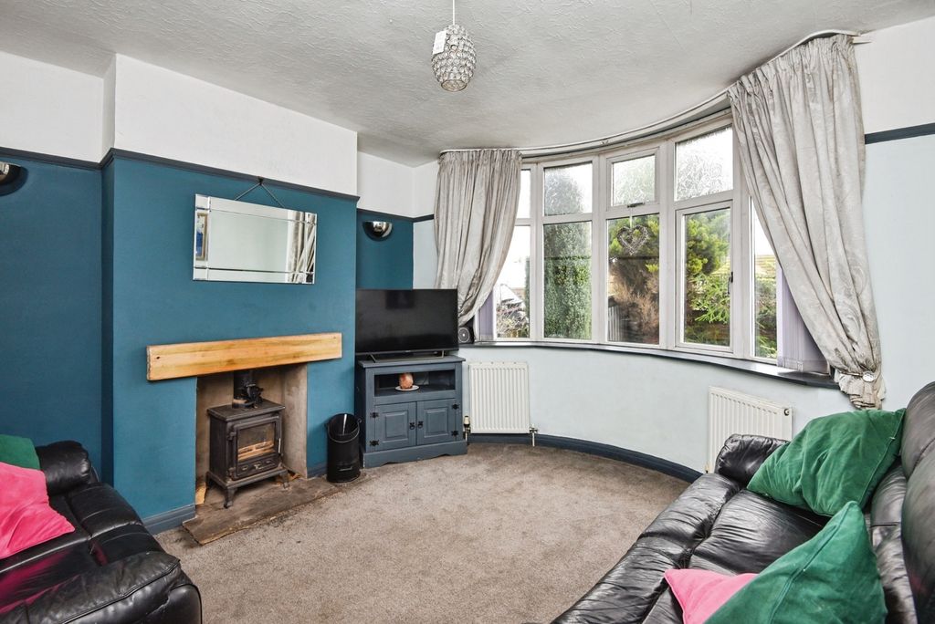 Property photo 2 of 17 Living Room