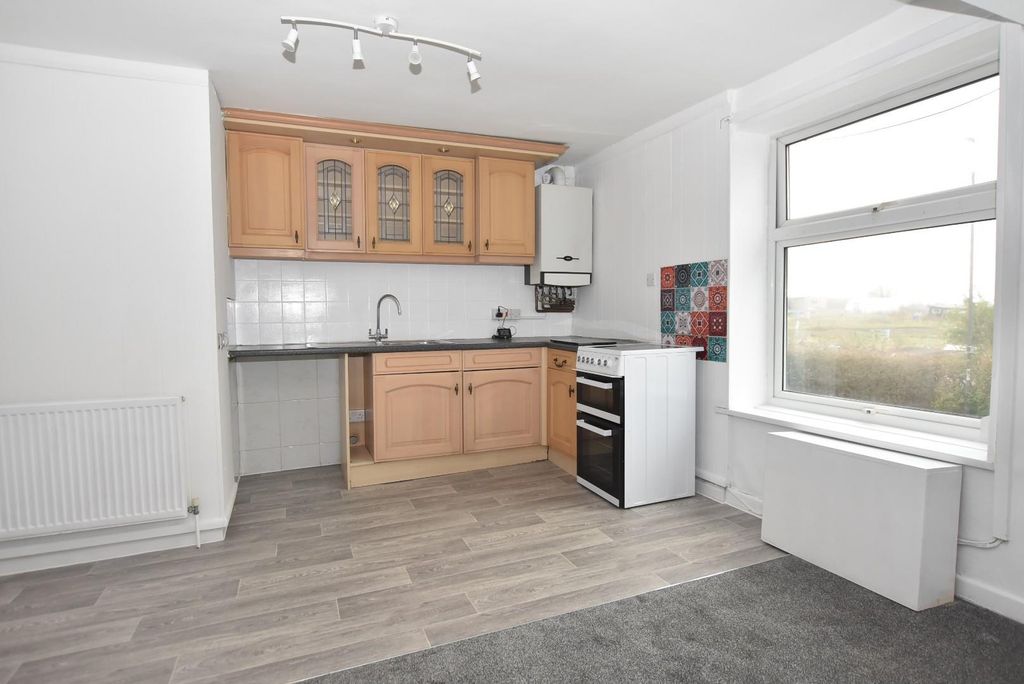 Property photo 3 of 15 Kitchen 1.Jpg