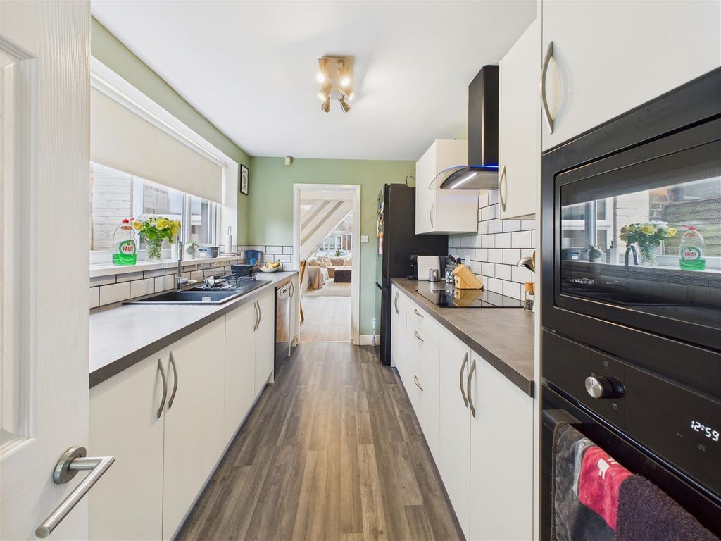 Property photo 2 of 12 Kitchen