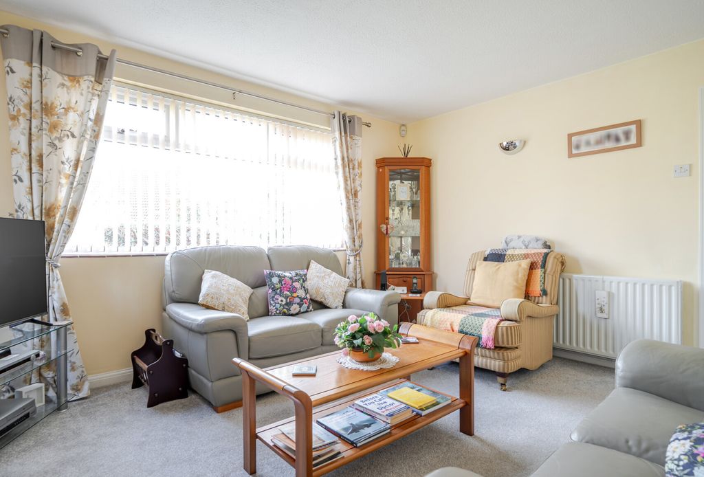 Property photo 3 of 22 Sitting Room