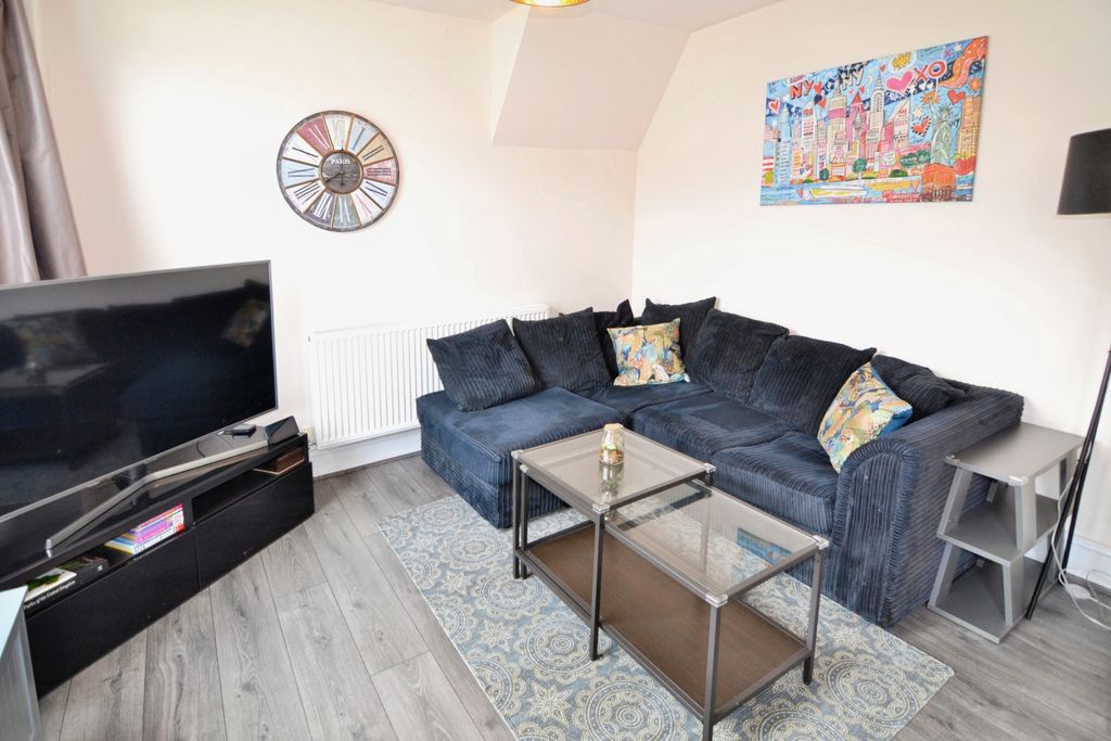 Property photo 2 of 19 Lounge