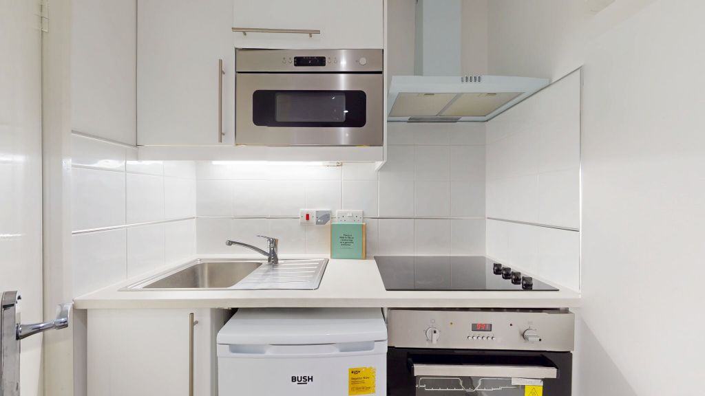 Property photo 2 of 9 Kitchen