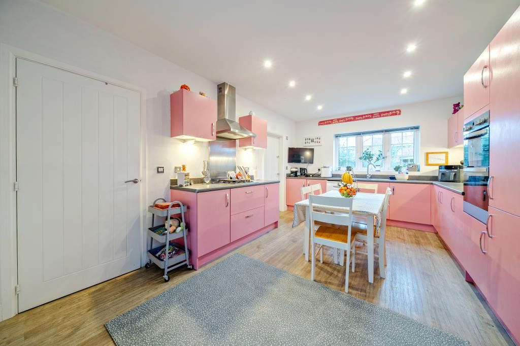 Property photo 2 of 18 Kitchen