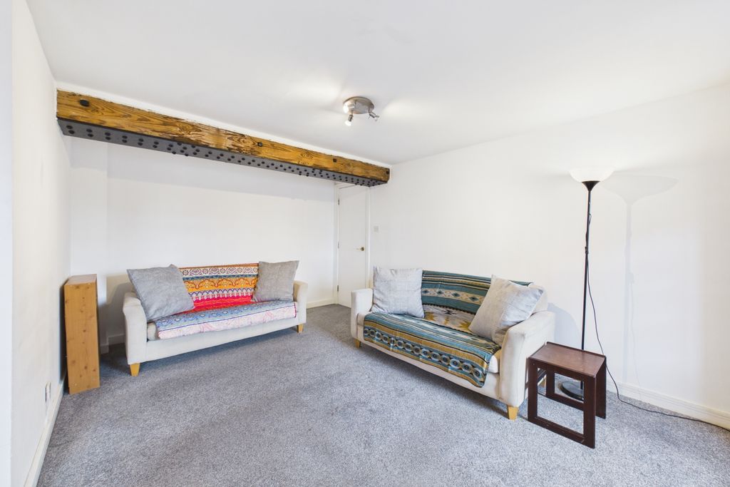 Property photo 3 of 21 Living Room